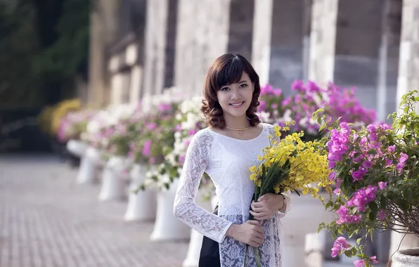 Девушка, цветы, улица