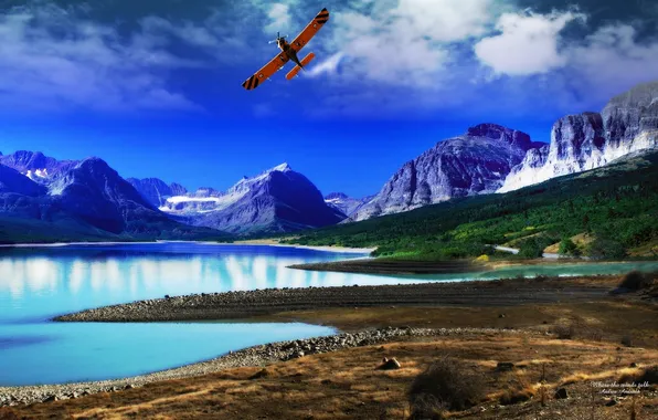Картинка пейзаж, озеро горы, и синие небо и летящий самолёт