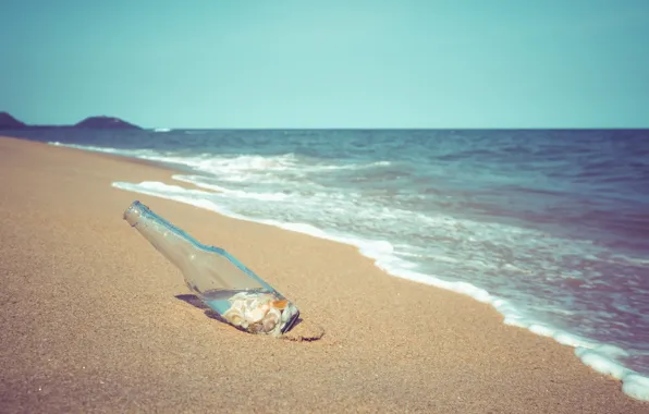 Песок, море, волны, пляж, лето, небо, бутылка, ракушки