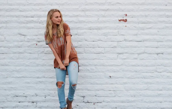 Актриса, футболка, блондинка, красивая, рваные джинсы, Madison Iseman, Мэдисон Айсмен