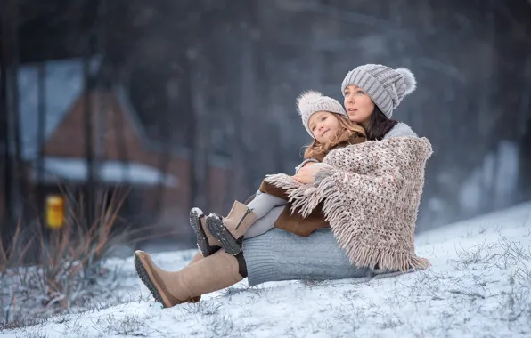 Картинка зима, снег, природа, дом, женщина, девочка, мама, ребёнок