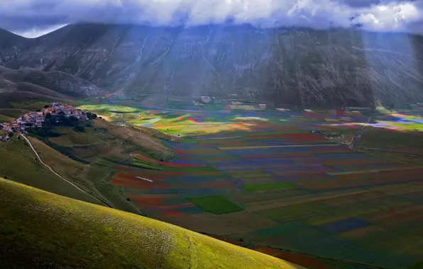 Лучи, поля, долина, Италия, Умбрия, Кастеллуччо ди Норча