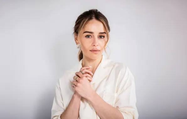 Взгляд, девушка, украшения, поза, фото, актриса, рубашка, Emilia Clarke