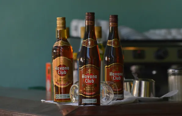 Бутылки, ром, Havana Club