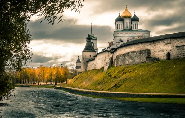 Осень, небо, облака, деревья, ветки, старина, река, стена