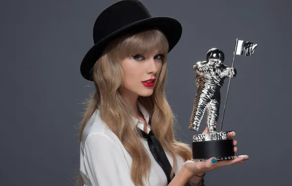 Картинка шляпа, макияж, актриса, прическа, галстук, награда, певица, Taylor Swift