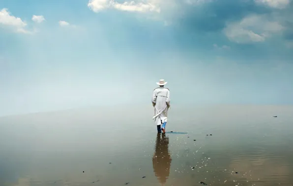 Man, Salar de Uyuni, walking on water