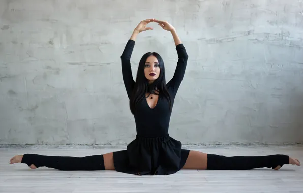 Картинка взгляд, лицо, гибкость, брюнетка, красотка, Veronika, растяжка