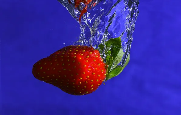 Картинка вода, синий, пузырьки, фон, еда, клубника, ягода