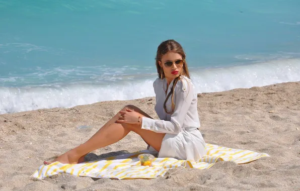Картинка girl, sexy, beach, legs, beautiful, model, gorgeous, long-haired