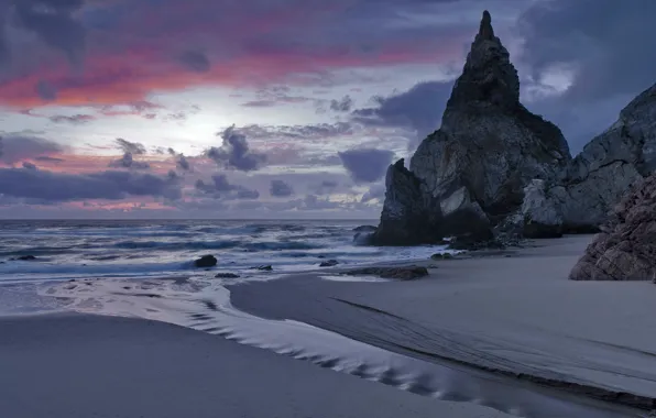 Картинка песок, море, небо, облака, закат, тучи, скалы, берег