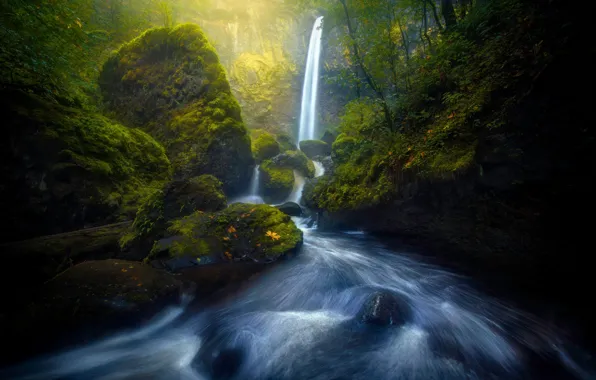 Картинка осень, свет, природа, река, скалы, листва, водопад, поток