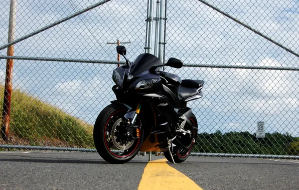 Картинка чёрный, ворота, мотоцикл, black, yamaha, bike, ямаха, yzf-r6