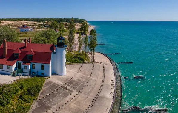 Картинка деревья, озеро, маяк, Мичиган, Lake Michigan, Michigan, Озеро Мичиган, Point Betsie Lighthouse