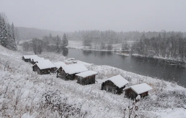 Лес, снег, речка, бани
