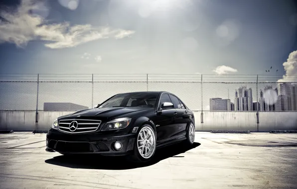 Картинка чёрный, Mercedes-Benz, парковка, black, блик, небоскрёбы, front, мерседес бенц