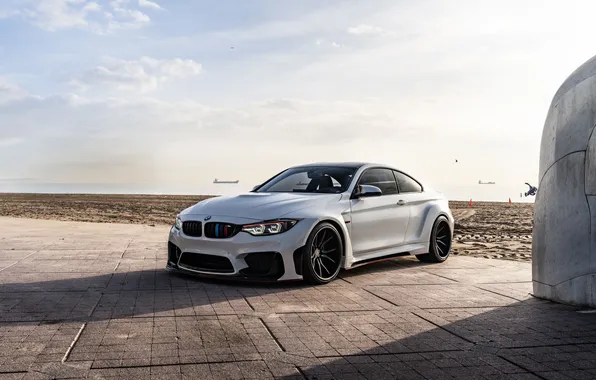 BMW, F82