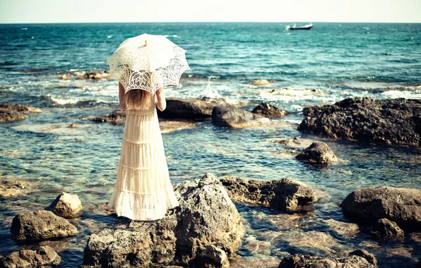 Картинка море, девушка, камни, зонт, платье