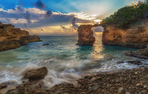 Море, волны, пляж, небо, облака, свет, галька, скала