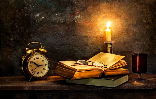 Часы, свеча, старые книги, Time to turn in