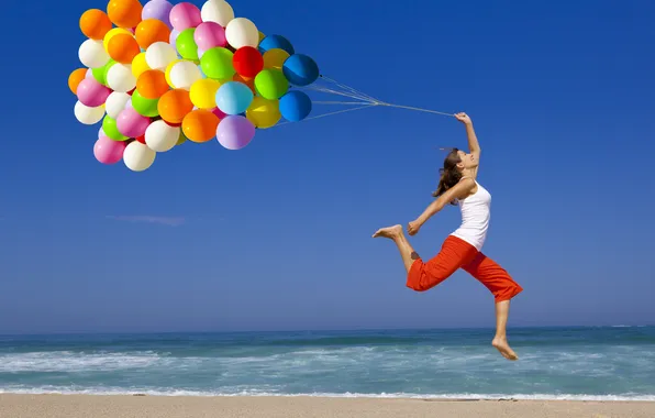 Картинка песок, море, девушка, воздушные шары, позитив, шатенка