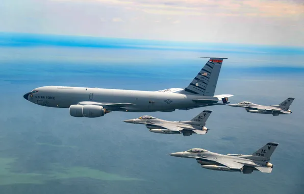 Boeing, ВВС США, General Dynamics F-16 Fighting Falcon, военно-транспортный самолёт, Stratotanker, самолёт-заправщик, KC-135R, многофункциональный лёгкий …