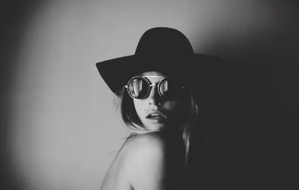 Портрет, шляпа, очки, Annie Mcginty