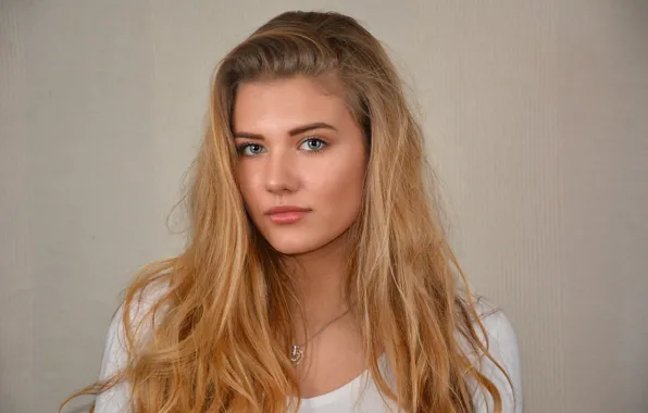 Картинка взгляд, девушка, фон, волосы, красотка