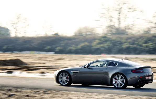 Картинка дорога, машина, Aston Martin