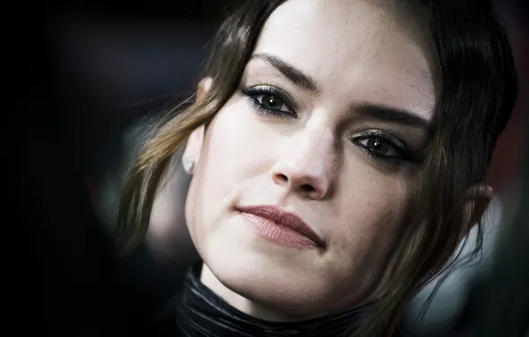 Картинка взгляд, поза, портрет, макияж, актриса, прическа, hair, Daisy Ridley