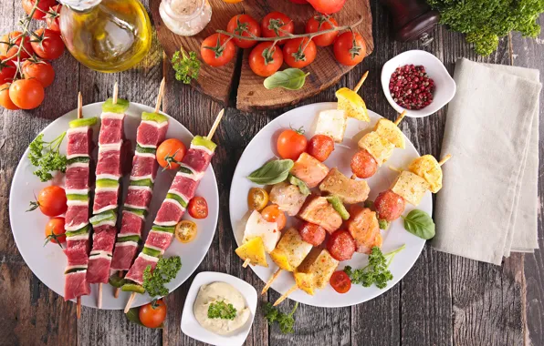 Масло, тарелка, мясо, овощи, помидоры, специи, шашлыки