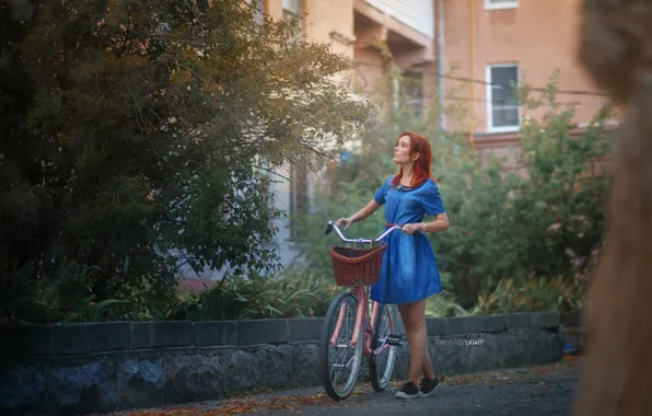 Картинка девушка, велосипед, платье, рыжая, корзинка, рыжеволосая, дворик, Alexander Drobkov-Light