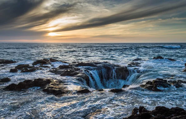Море, водопад, воронка
