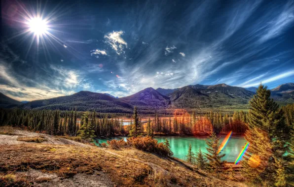 Картинка небо, солнце, облака, лучи, деревья, горы, озеро, Канада