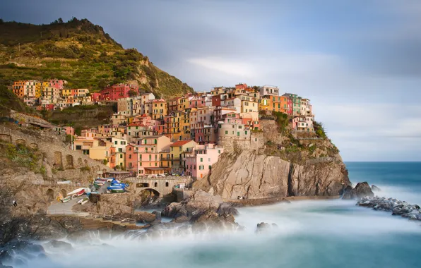 Картинка берег, побережье, город, лодки, Provincia della Spezia, здания, скалы, Italy, Италия, природа, дома, Лигурийское море, …