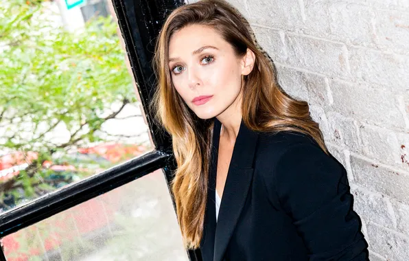 Взгляд, поза, макияж, hair, у окна, Elizabeth Olsen, Элизабет Олсен, фон стена