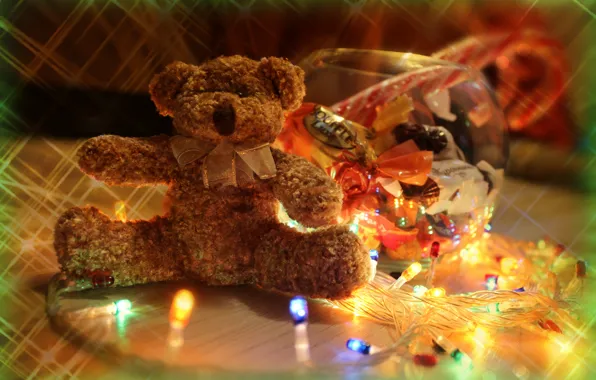 Картинка игрушка, конфеты, сладости, ваза, гирлянда, фонарики, плюшевый Мишка, сладкая трость