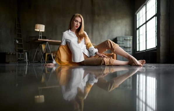 Картинка девушка, поза, отражение, макияж, блондинка, блузка, брюки, Ana Ray