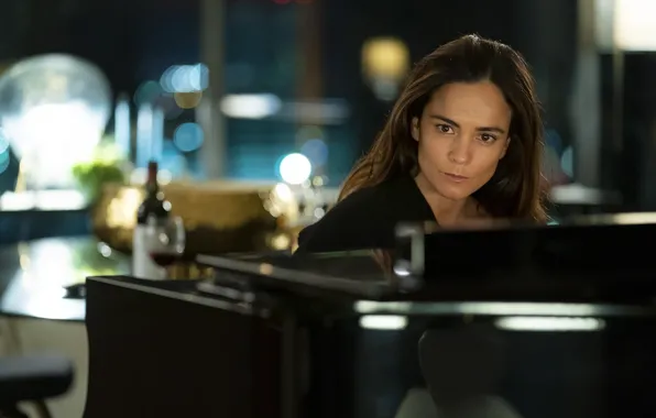 Взгляд, поза, сериал, пианино, Alice Braga, Алисе Брага, Queen of the South, Тереза Мендоса