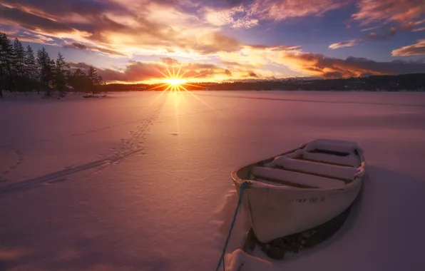 Картинка зима, закат, озеро, лодка