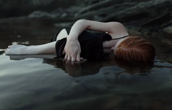 Картинка девушка, мокрая, лежит, в воде, Aleks Five
