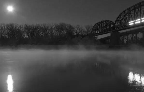 Картинка ночь, мост, туман, черно-белая