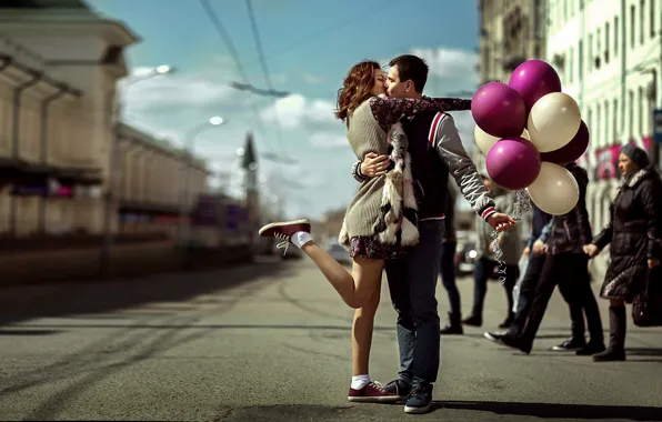 Девушка, шарики, радость, улица, встреча, поцелуй, парень, влюблённые