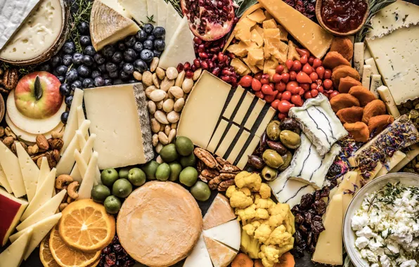 Апельсин, сыр, орехи, оливки, миндаль, гранат, голубика, ассорти