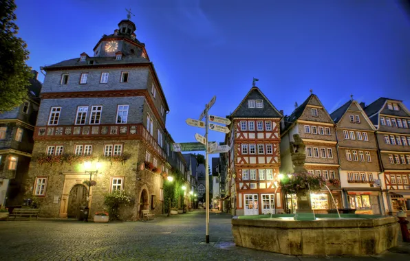 Картинка ночь, дома, фонари, указатель, фонтан, Germany, Herborn, Market