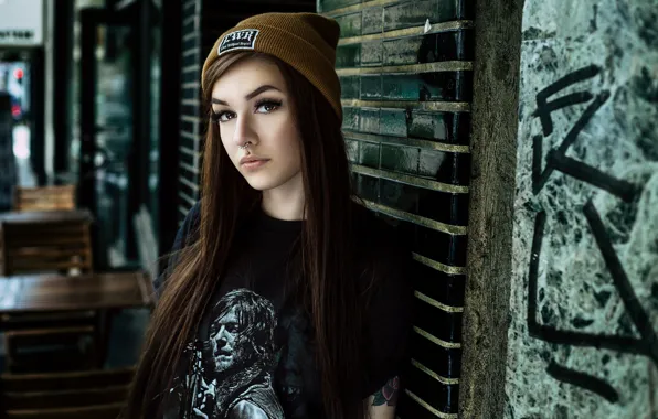 Макияж, пирсинг, шапочка, The streets, Laura Henning