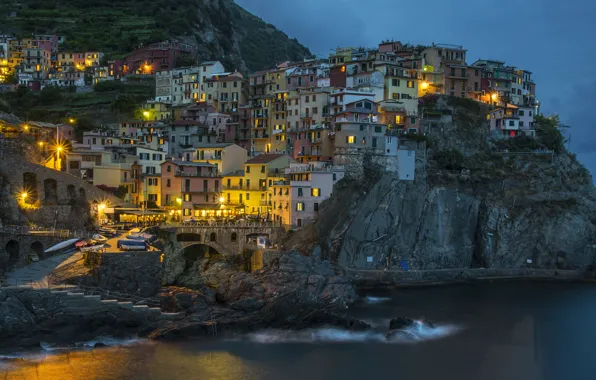 Картинка море, ночь, огни, скалы, дома, Италия, Manarola, Cinque Terre