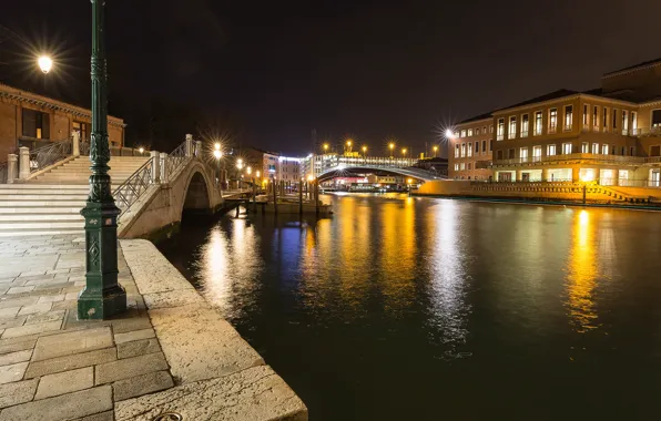 Картинка ночь, мост, огни, дома, фонари, Италия, Венеция, канал