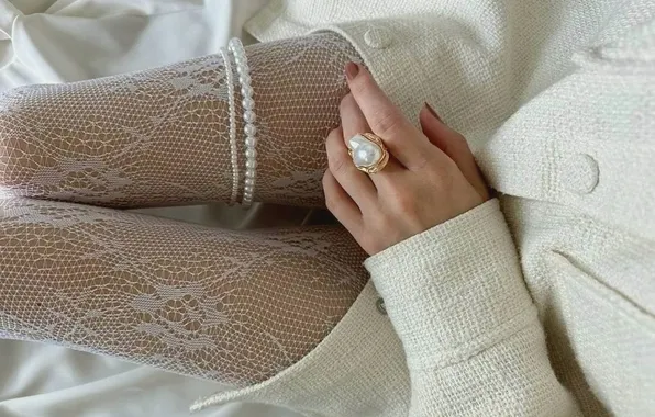 Кольцо, пальцы, маникюр, колготки в сеточку, стройные ножки