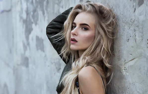 Взгляд, девушка, поза, стена, волосы, портрет, красивая, Katie Kosova